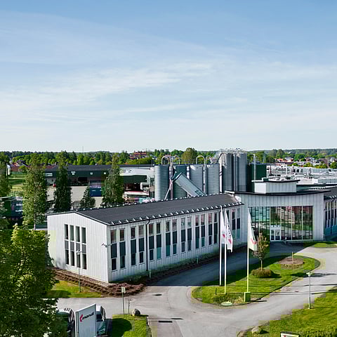 Foto av Mondi Örebro-fabriken och entrén